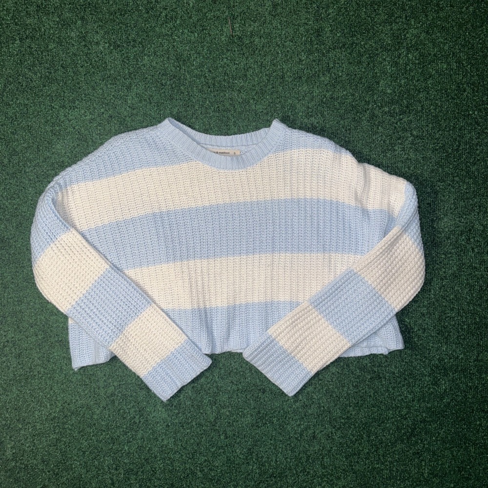 Moon & Madison  Cropped Sweater Blue & White Size Small S29